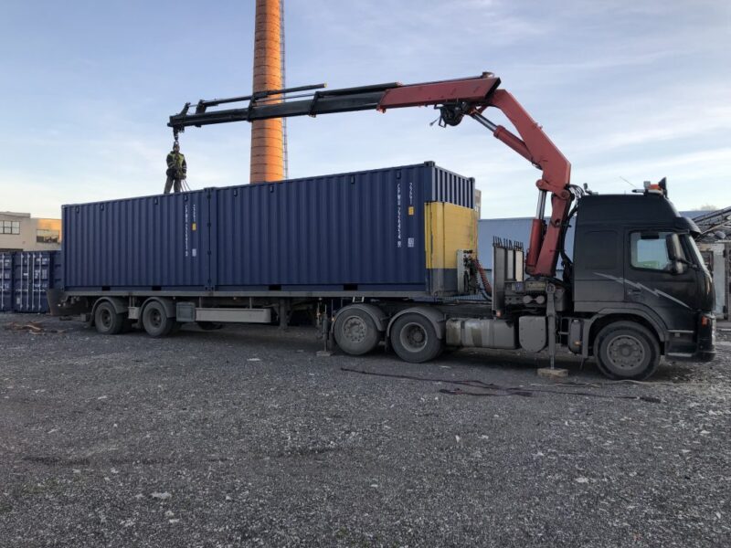 ПОЛУПРИЦЕП С КРАНОМ / ГРУЗОПЕРЕВОЗКИ / УСЛУГИ КРАНА / POOLHAAGIS KRAANAGA / TÕSTE-JA VEOTEENUSED