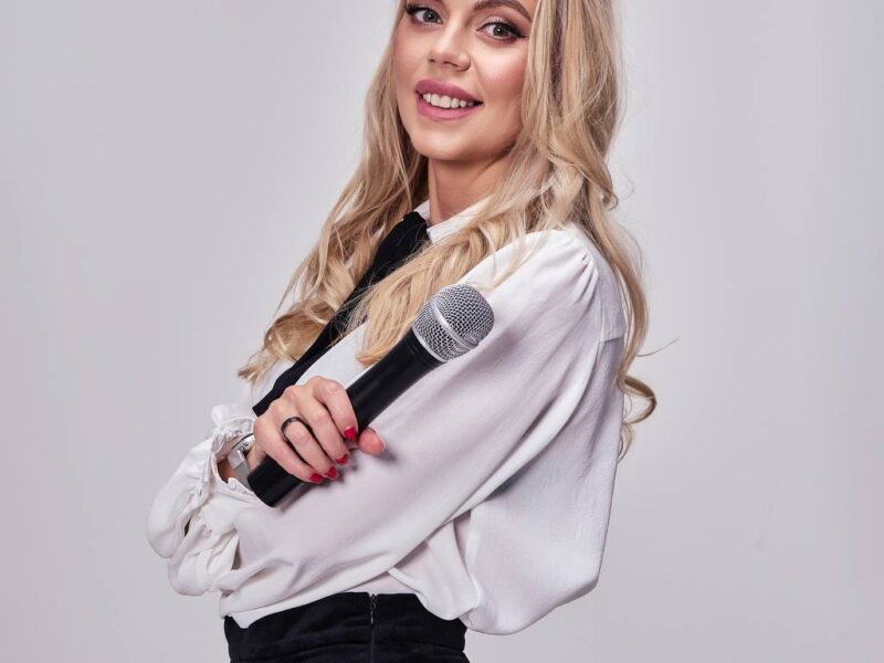 Ведущая мероприятий - Ксения Катс