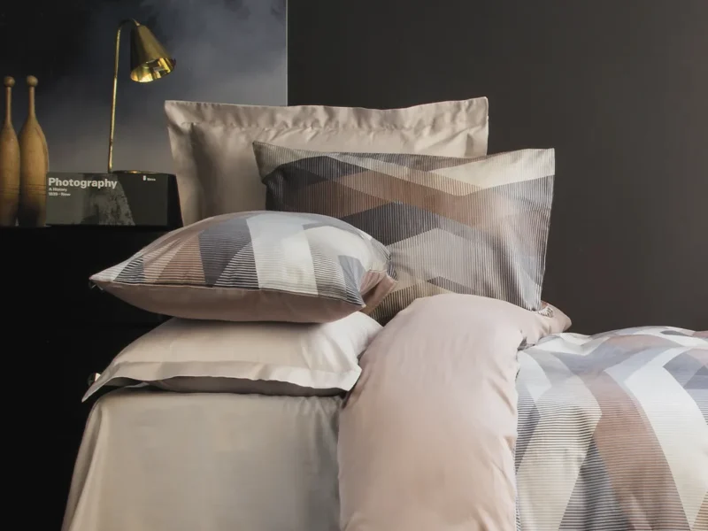 Satiinpuuvillased voodipesukomplektid