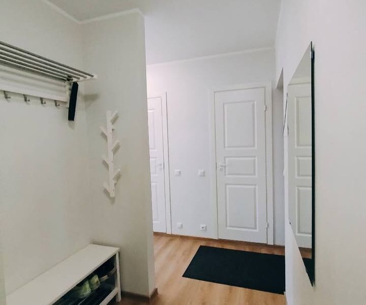 Pärnu. 2 toal. Papiniidu 33. 5/3 kor. Uus tehnika ja mööbel. üür 475 eur/kuu