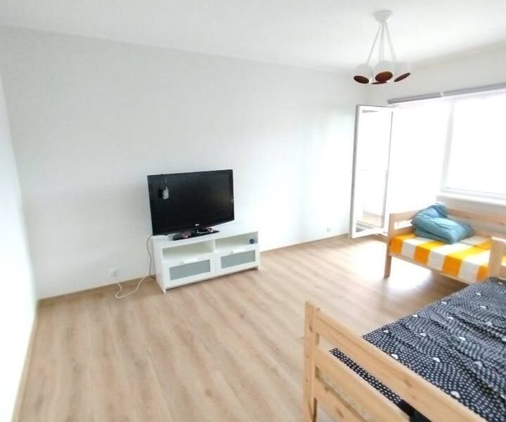 Pärnu. 2 toal. Papiniidu 33. 5/3 kor. Uus tehnika ja mööbel. üür 475 eur/kuu