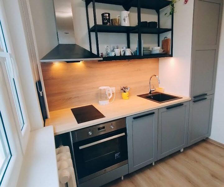 Pärnu. 2 toal. Papiniidu 33. 5/3 kor. Uus tehnika ja mööbel. üür 475 eur/kuu