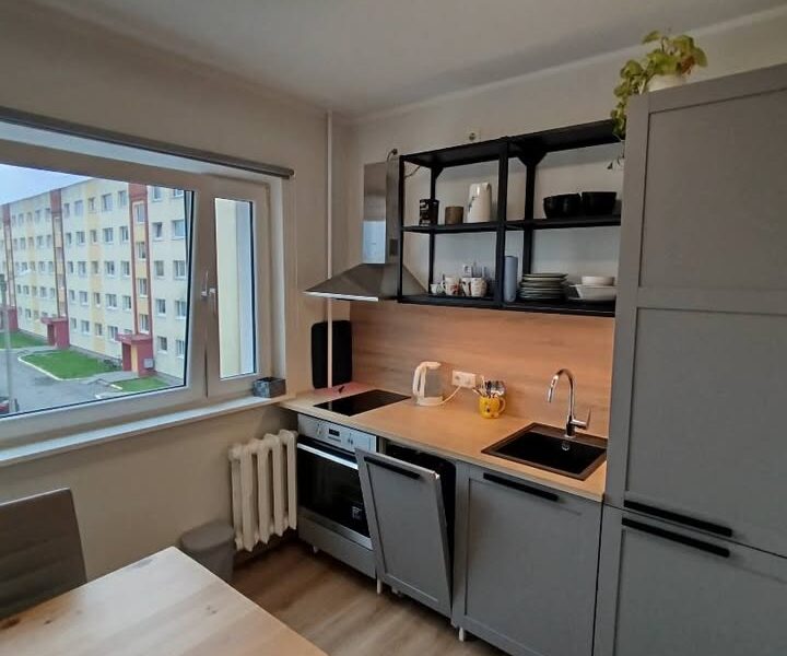 Pärnu. 2 toal. Papiniidu 33. 5/3 kor. Uus tehnika ja mööbel. üür 475 eur/kuu
