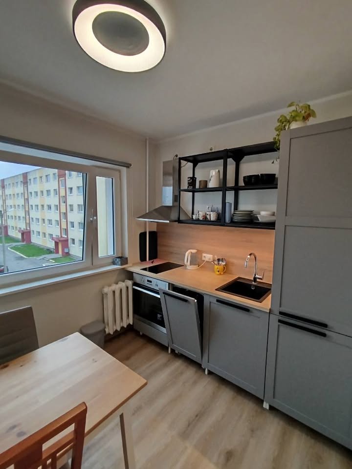Pärnu. 2 toal. Papiniidu 33. 5/3 kor. Uus tehnika ja mööbel. üür 475 eur/kuu