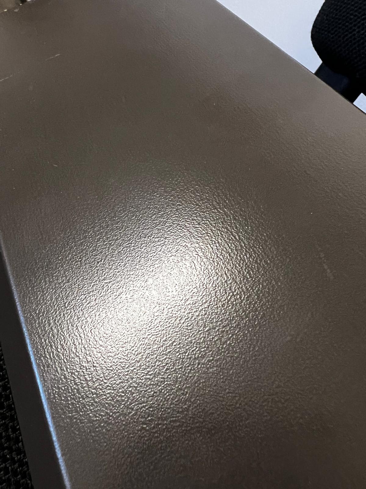 Millist värvkatet valida metallkatusele? Polüester vs. polüuretaan